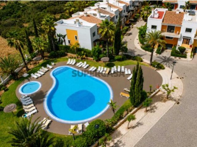 Apartamento T2 para Venda com Garagem e Piscina em Portimão