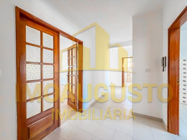 Apartamento T2 parcialmente remodelado