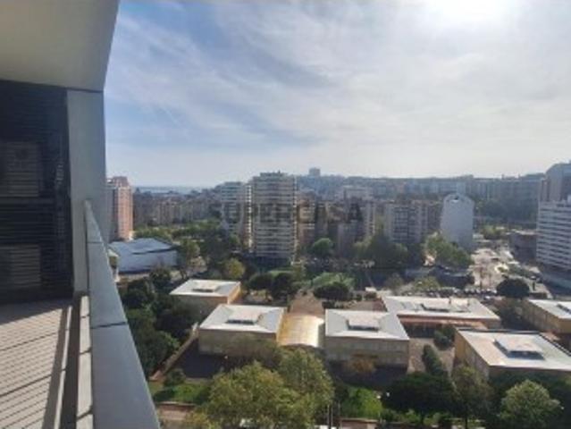 Apartamento T2 penthouse Miraflores Algés Lisboa