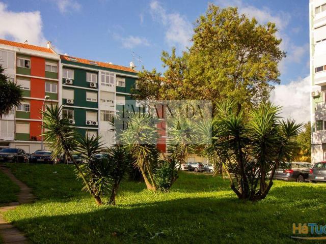 Apartamento T2 perto do C.C.Colombo | 26064083995