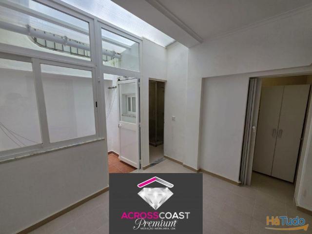 Apartamento T2 perto do metro de Olaias | 26064086272