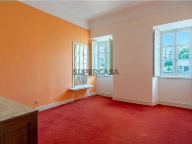 Apartamento T2 renovado na Estrela