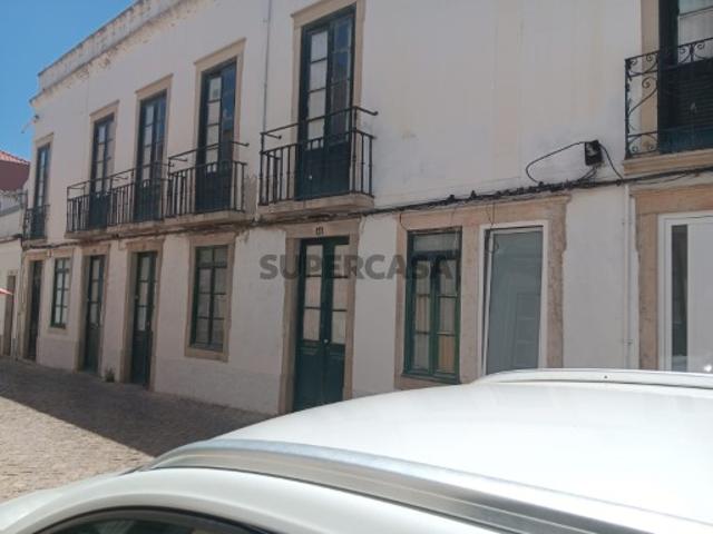 Apartamento T2 por remodelar, baixa Faro, Algarve