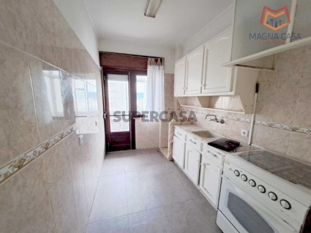 Apartamento T2, próximo a Comércio e Serviços, para venda em Odivelas Lisboa muito bem localizado