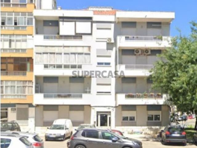 APARTAMENTO T2, próximo do mercado de Corroios