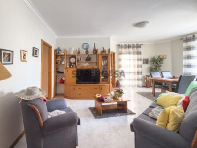 Apartamento T2 pronto a habitar