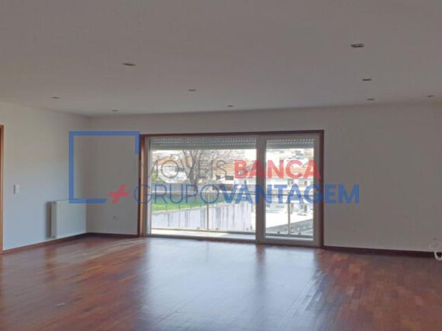 APARTAMENTO T2 Praça das Flores PORTO