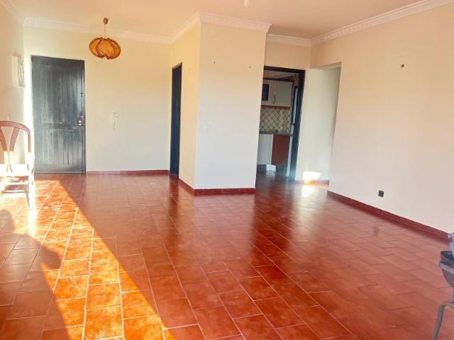 Apartamento T2 Quarteira, com garagem Oportunidade de Investimento