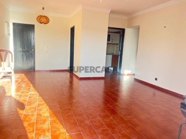 Apartamento T2 Quarteira, com garagem Oportunidade de Investimento