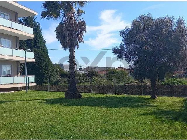 Apartamento T2, quase novo, com varanda e parqueamento em Ar. 137m² Barcelos, Vila Boa e Vila Frescainha São Martinho e São Ped