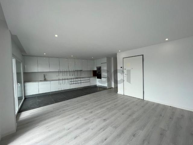 Apartamento T2 Quinta da Fábrica Parqueamento e Varandas 80m² Corroios