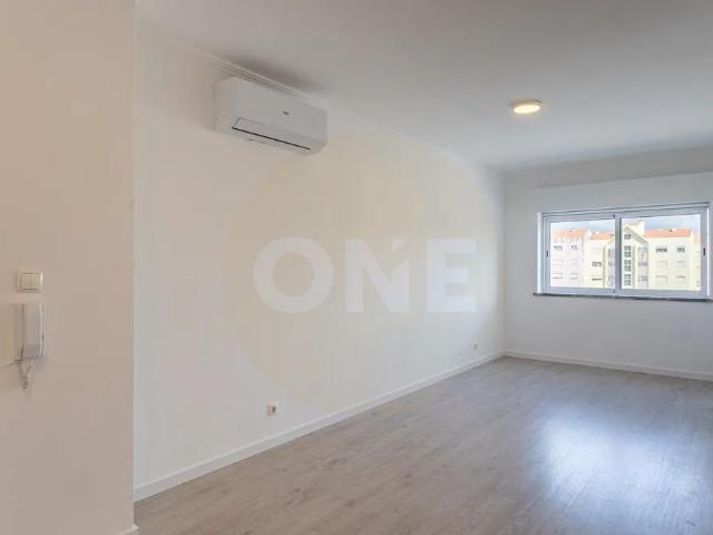Apartamento T2 | Remodelação a estrear | Vista panorâmica | Loures
