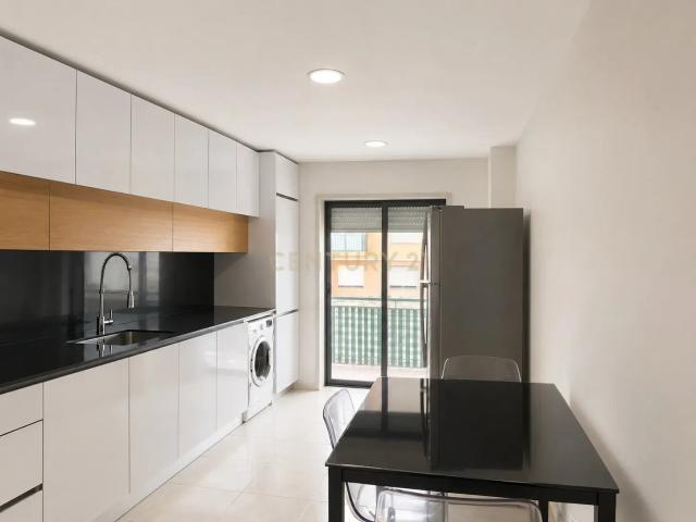 Apartamento T2 Remodelado | Massamá