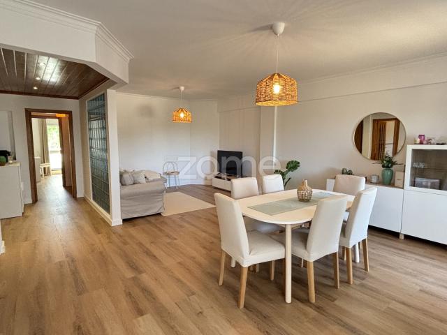 Apartamento T2 remodelado na Quinta do Anjo.Com Garagem para 2 carros