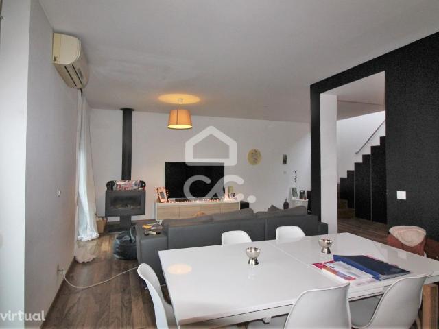 Apartamento T2 Remodelado na Torre da Marinha