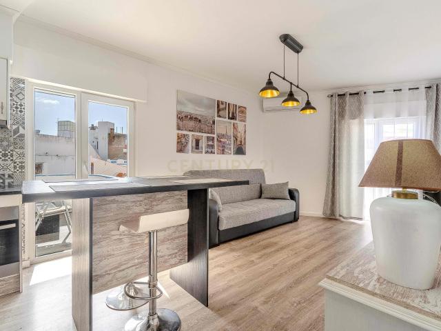 Apartamento T2 remodelado na zona Ribeirinha de Portimão
