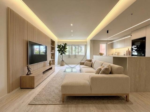 Apartamento T2 remodelado no Monte Estoril