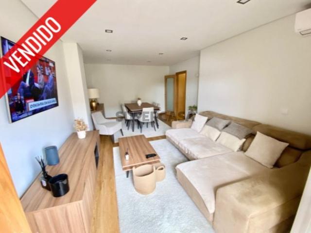 Apartamento T2, remodelado no Castêlo da Maia