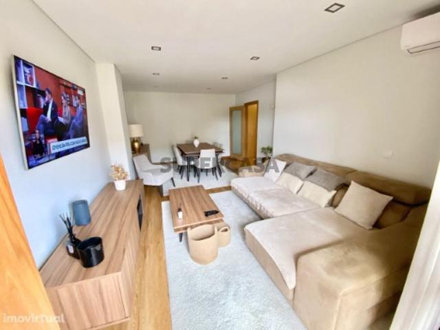 Apartamento T2, remodelado no Castêlo da Maia