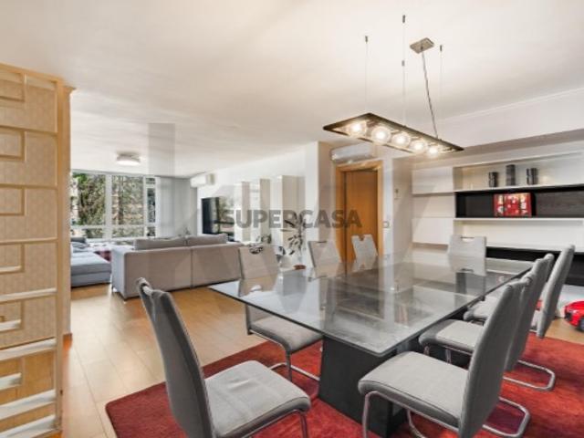 Apartamento T2 Remodelado, no centro de Monte Abraão