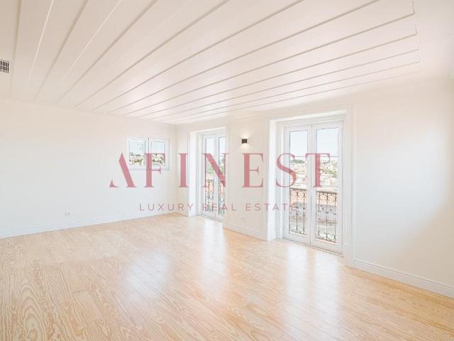 Apartamento T2 Remodelado No Chiado Largo Do Carmo Vista R. 100m² Santa maria maior