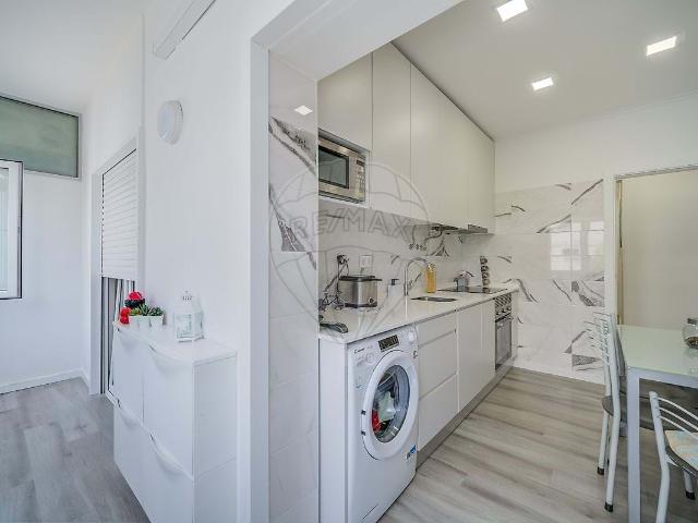 Apartamento T2 remodelado no Laranjeiro, Feijó