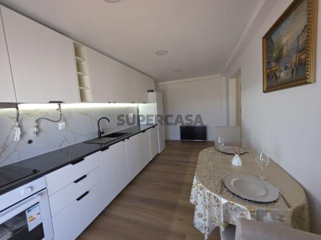 Apartamento T2 Remodelado no Último Piso | Centro de Olhão | 117 m² | Luminosidade e Conforto
