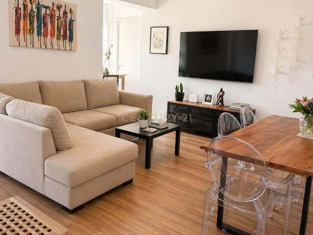 Apartamento T2 Remodelado a poucos minutos da Estação da Reboleira