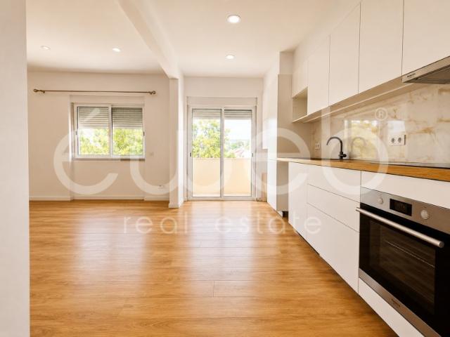 Apartamento T2 Remodelado, Amoreiras, Setúbal