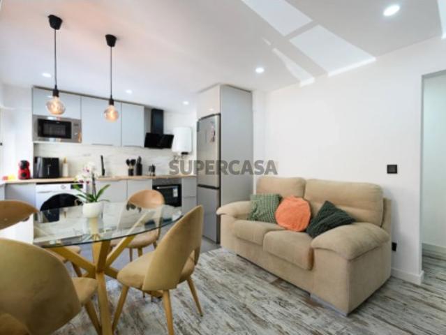 Apartamento T2 Remodelado | Charneca de Caparica