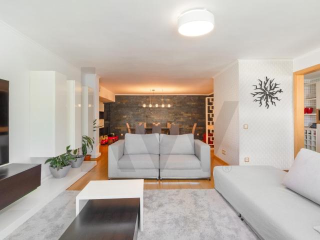 Apartamento T2 Remodelado com 140m2 Ar Condicionado em Queluz Monte Abraão