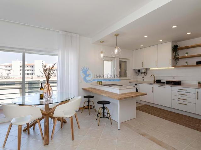 Apartamento T2 remodelado com garagem e piscina localizado e. 126m² Albufeira Olhos de Água