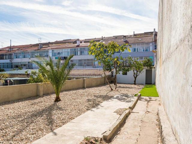 Apartamento T2 remodelado com Jardim Privativo Arrendamento Laranjeiras Feijó