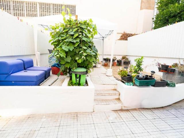 Apartamento T2 Remodelado com Logradouro de 49 m2