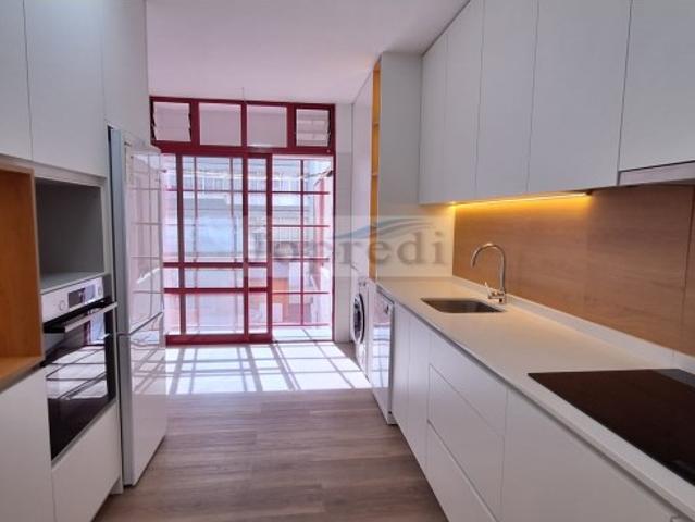 Apartamento T2 remodelado com lugar de garagem