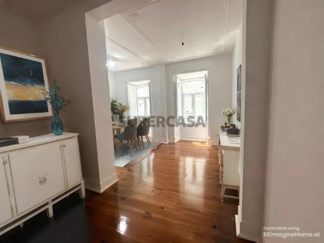 Apartamento T2 remodelado de traça antiga em Arroios