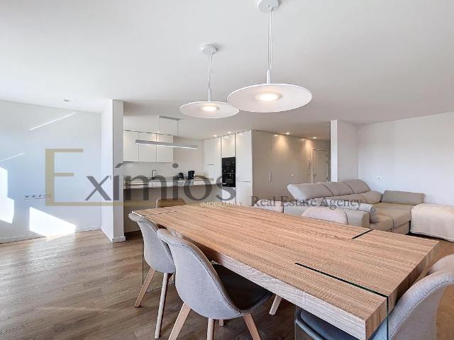 Apartamento T2, remodelado e com lugar de garagem, na Póvoa. 88m² A Ver O Mar