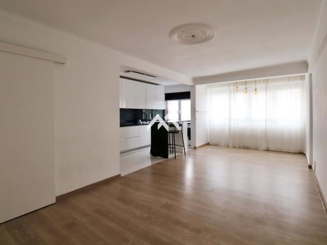 Apartamento T2 remodelado em Massamá