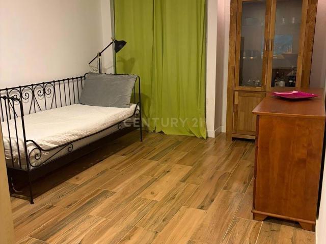 Apartamento T2 remodelado em ambiente tranquilo