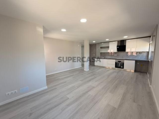 Apartamento T2 Remodelado em Corroios