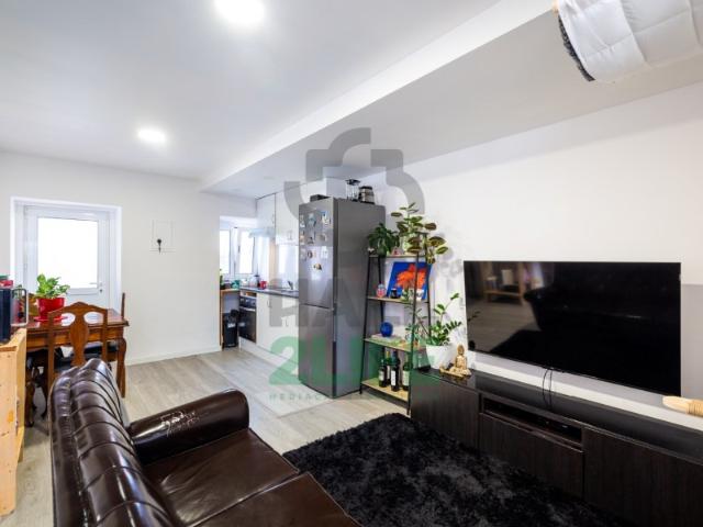 APARTAMENTO T2 REMODELADO EM PATAIAS