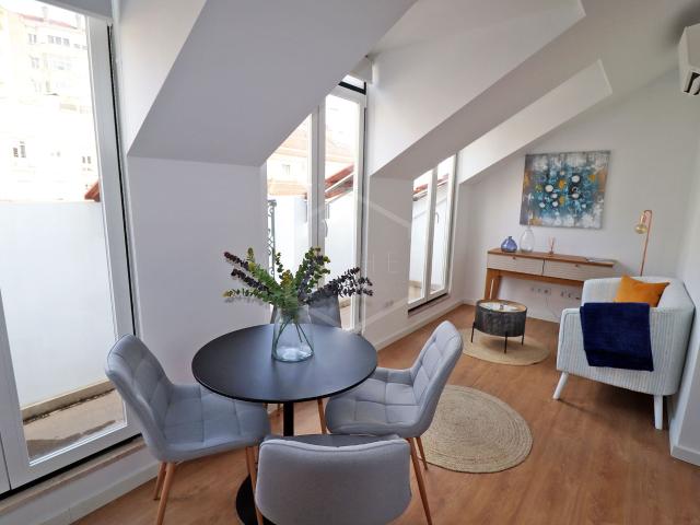 Apartamento T2 remodelado em São Vicente, Lisboa