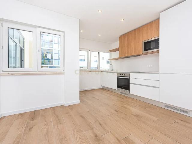 Apartamento T2 Remodelado em Setúbal