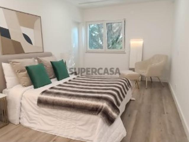 Apartamento T2 Remodelado, Equipado e Mobilado em Benfica