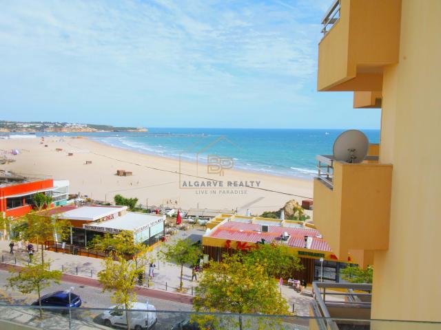 Apartamento T2 remodelado frente mar