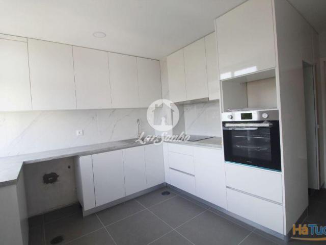 Apartamento T2, remodelado, localizado na prestigiada Urbanização Nortecoope, Maia | 26074086306