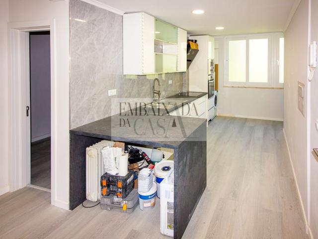 Apartamento T2 REMODELADO perto do C.C.Colombo