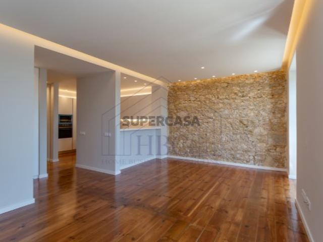 Apartamento T2 Remodelado por Arquiteto | Vista Rio Tejo | Avenida 24 de Julho, Lisboa