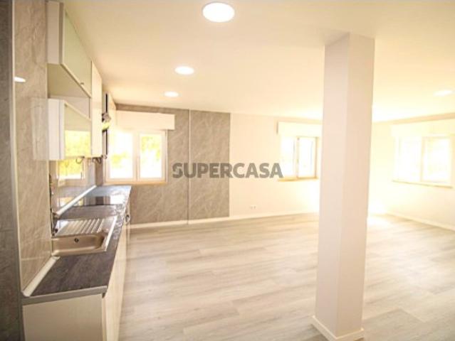 Apartamento T2, Remodelado, R/C, c/arrecadação em Corroios