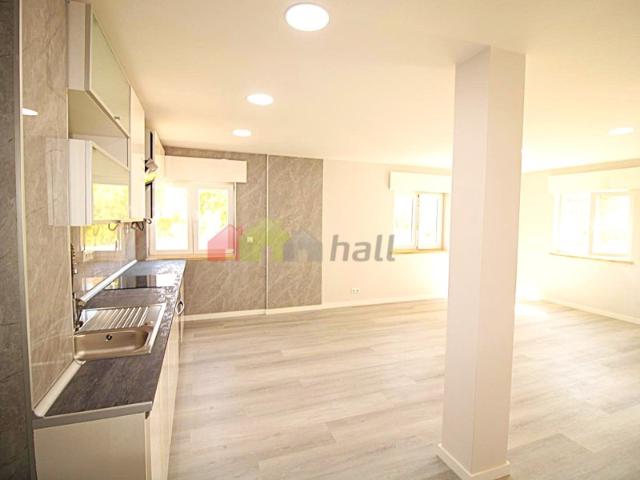 Apartamento T2, Remodelado, R/C, c/arrecadação em Corroios
